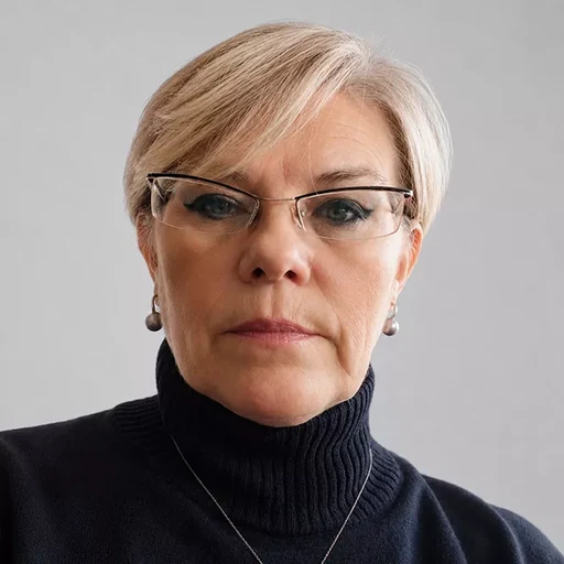 Julijana V. — Sudski tumač u Akademiji Oxford Julijana V.