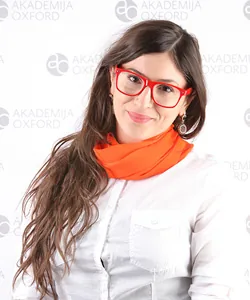 Nada — Profesor engleskog, Akademija Oxford Beograd