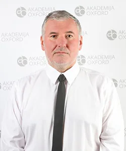 Duško — Profesor norveškog, Akademija Oxford Subotica